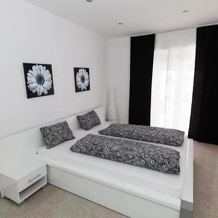Erdgeschosswohnung Mit Terrasse Und Balkon Apartment Crikvenica