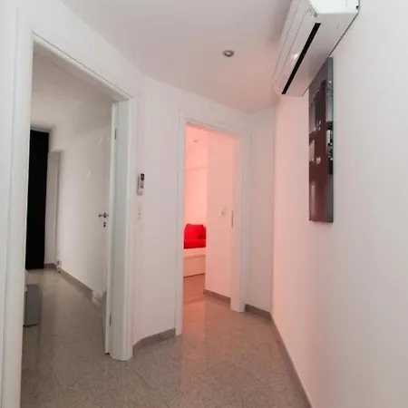 Erdgeschosswohnung Mit Terrasse Und Balkon