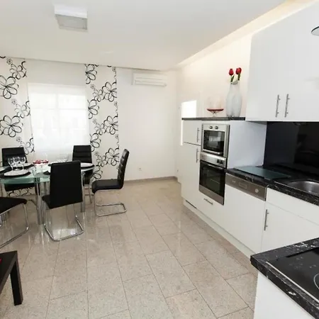 Apartment Erdgeschosswohnung Mit Terrasse Und Balkon Crikvenica