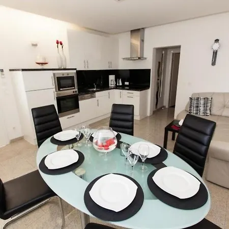 Erdgeschosswohnung Mit Terrasse Und Balkon