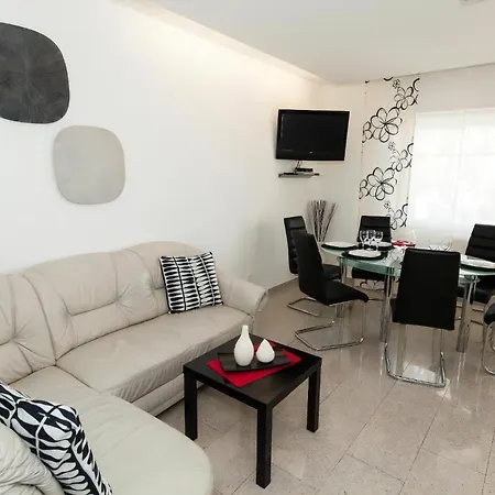Erdgeschosswohnung Mit Terrasse Und Balkon Apartment Crikvenica