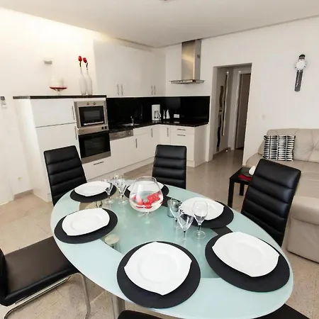 Erdgeschosswohnung Mit Terrasse Und Balkon *
