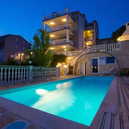 Erdgeschosswohnung Mit Terrasse Und Balkon * Crikvenica