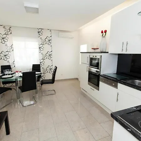 Erdgeschosswohnung Mit Terrasse Und Balkon Apartment Crikvenica