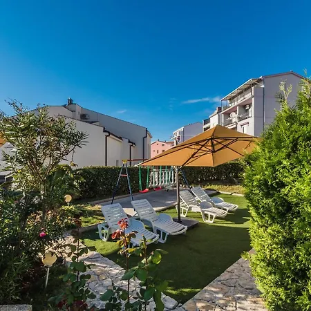 Apartment Erdgeschosswohnung Mit Terrasse Und Balkon