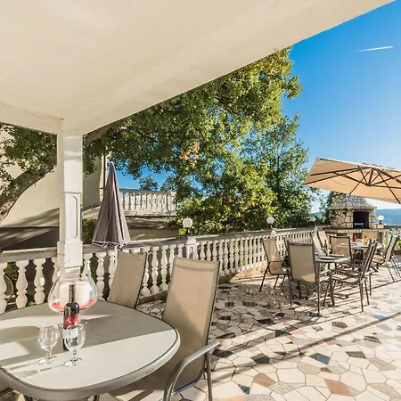 Erdgeschosswohnung Mit Terrasse Und Balkon Apartment