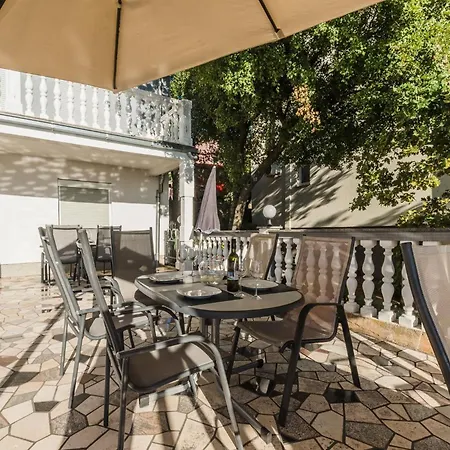 Erdgeschosswohnung Mit Terrasse Und Balkon Crikvenica