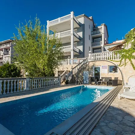 Erdgeschosswohnung Mit Terrasse Und Balkon Apartment Crikvenica