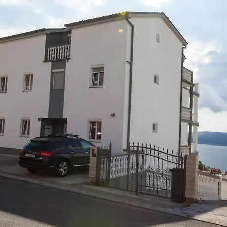 Erdgeschosswohnung Mit Terrasse Und Balkon *