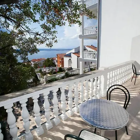 Erdgeschosswohnung Mit Terrasse Und Balkon Crikvenica