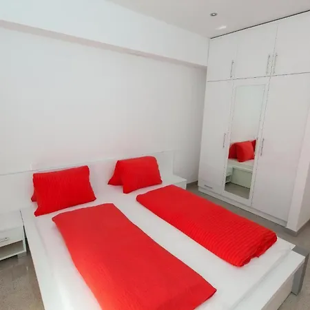 Apartment Erdgeschosswohnung Mit Terrasse Und Balkon *