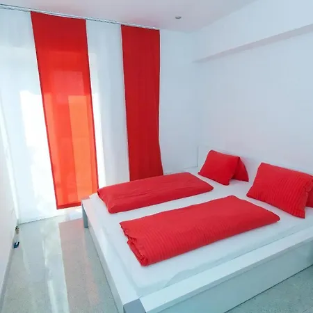 Erdgeschosswohnung Mit Terrasse Und Balkon Apartment